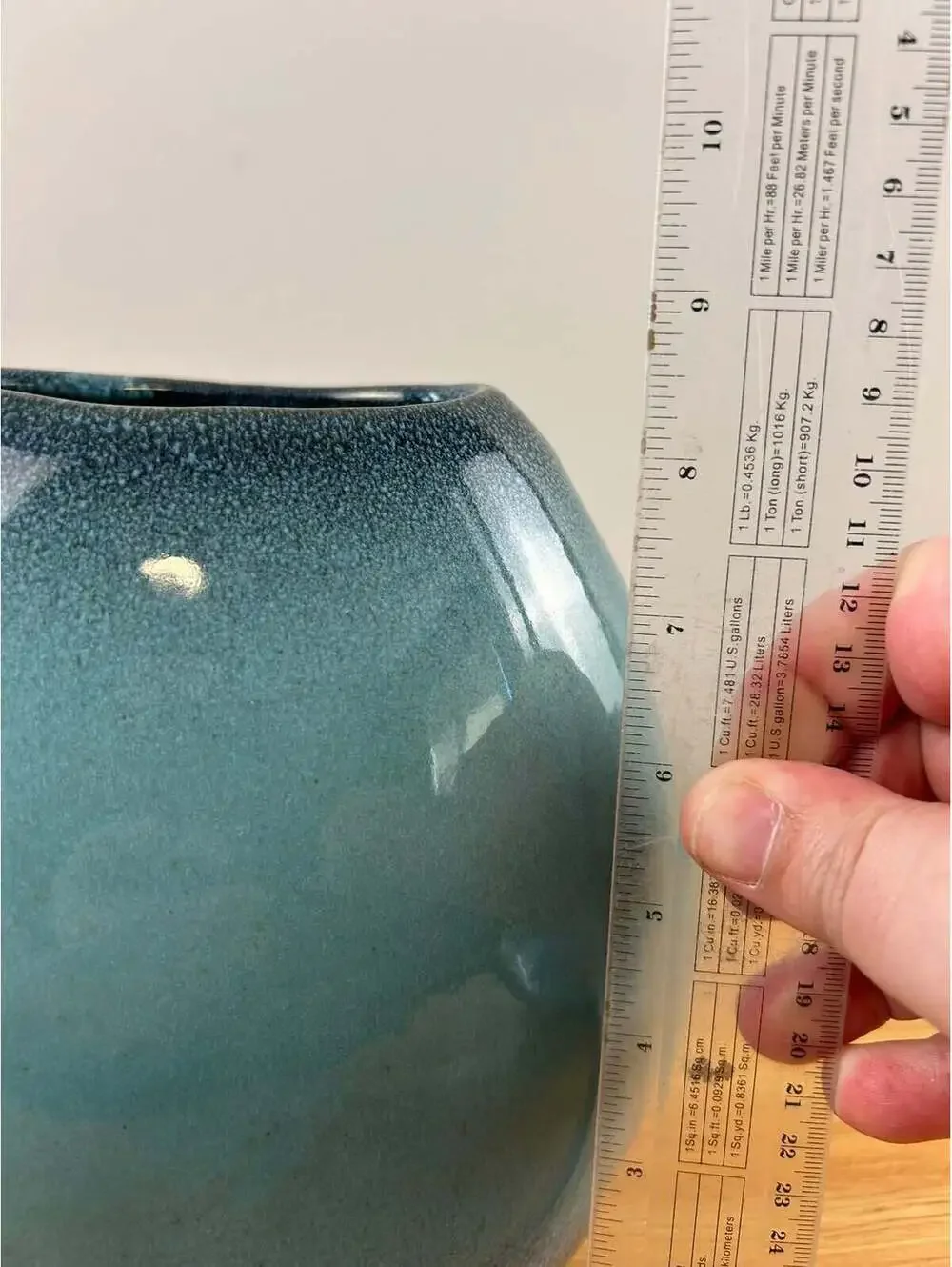 GLIDDEN ART POTTERY MCM VASE #40 STRIKING AQUA SPECKLED GLAZE 9